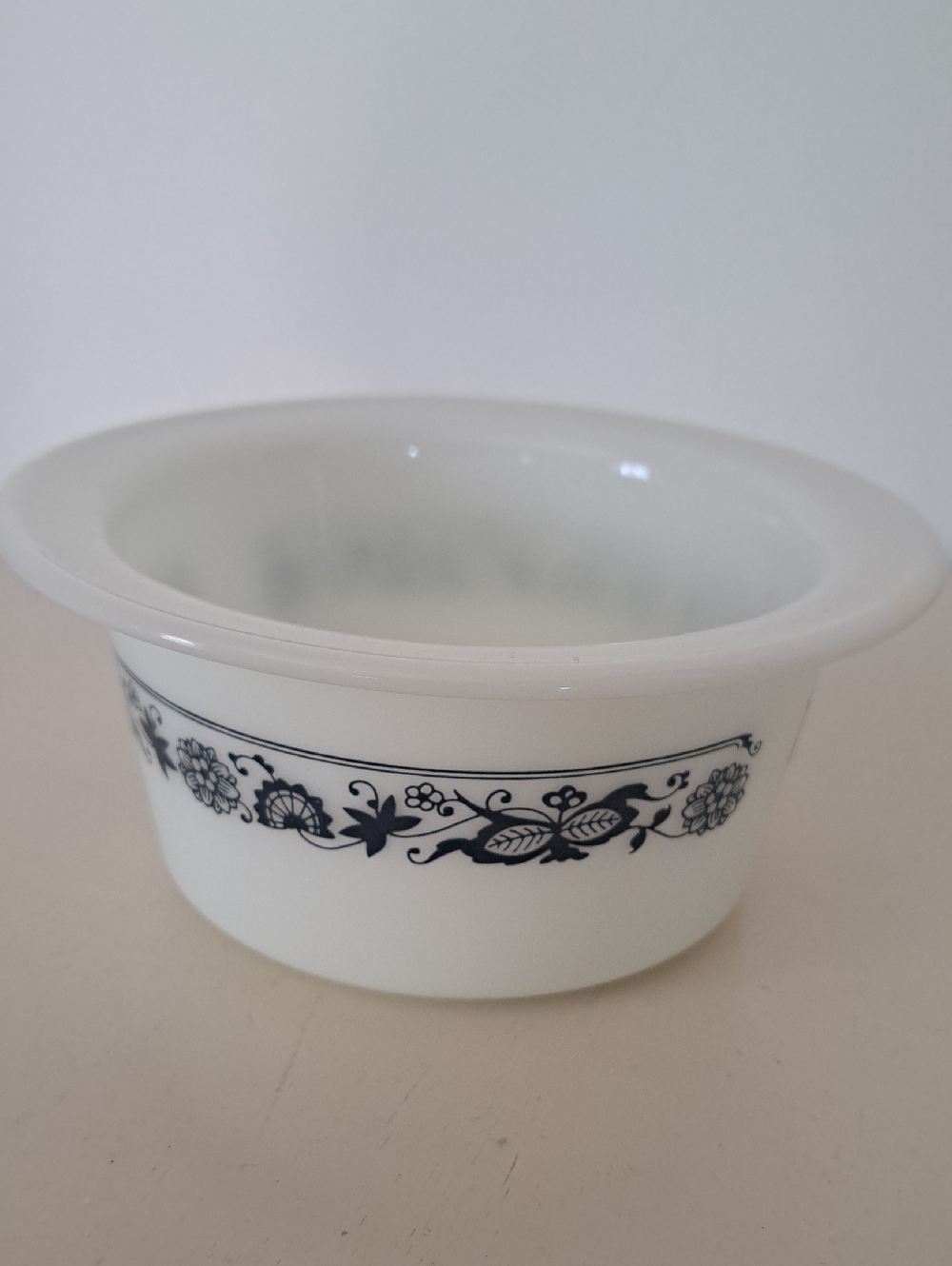 Pyrex, White Glass Serving Bowl with Navy Floral Border, Pyrex
